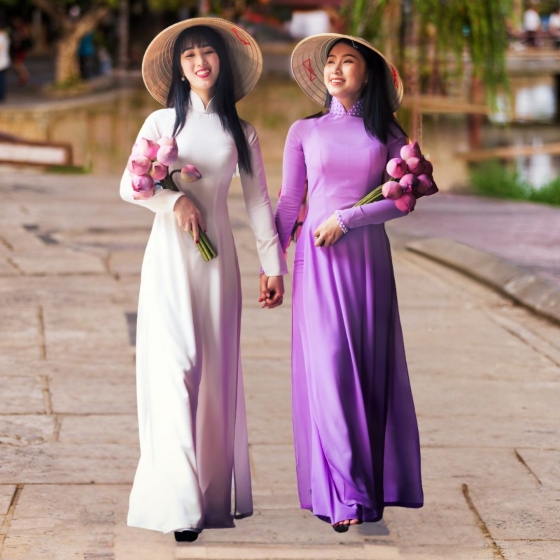 ハノイ2階建て観光列車_アオザイレンタル付き